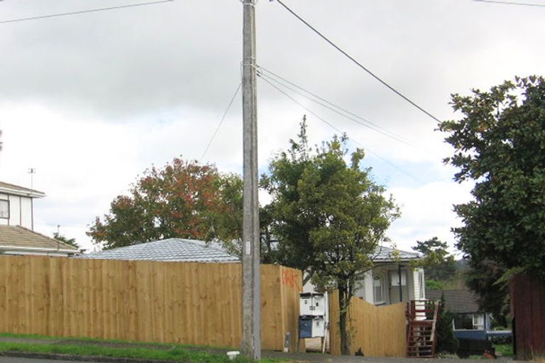 Photo of property in 3/47 West Coast Road, Glen Eden, Auckland, 0602