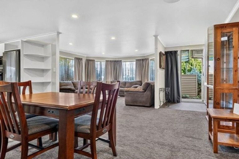 Photo of property in 35 Nottingham Drive, Hamilton East, Hamilton, 3216