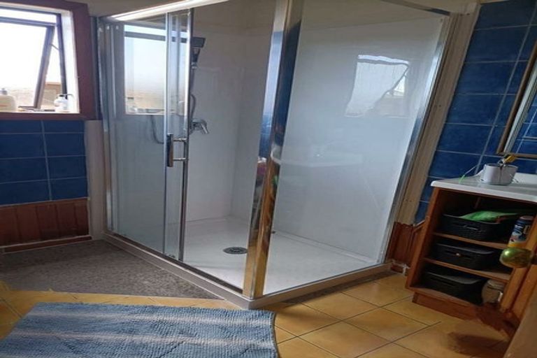 Photo of property in 2/1 Bamboo Grove, Kelston, Auckland, 0602