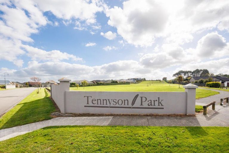 Photo of property in 33 Tennyson Avenue, Kelvin Grove, Palmerston North, 4414