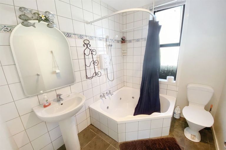 Photo of property in 1/9 Defoe Place, Waltham, Christchurch, 8023