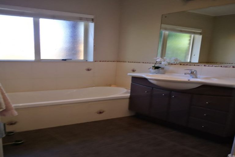 Photo of property in 12 Pajaro Place, Golflands, Auckland, 2013