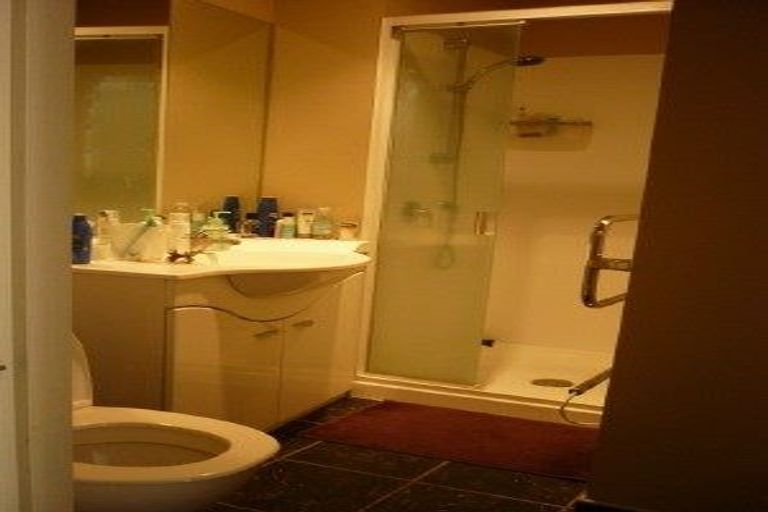 Photo of property in Atrium Towers, 1p/154 The Terrace, Wellington Central, Wellington, 6011