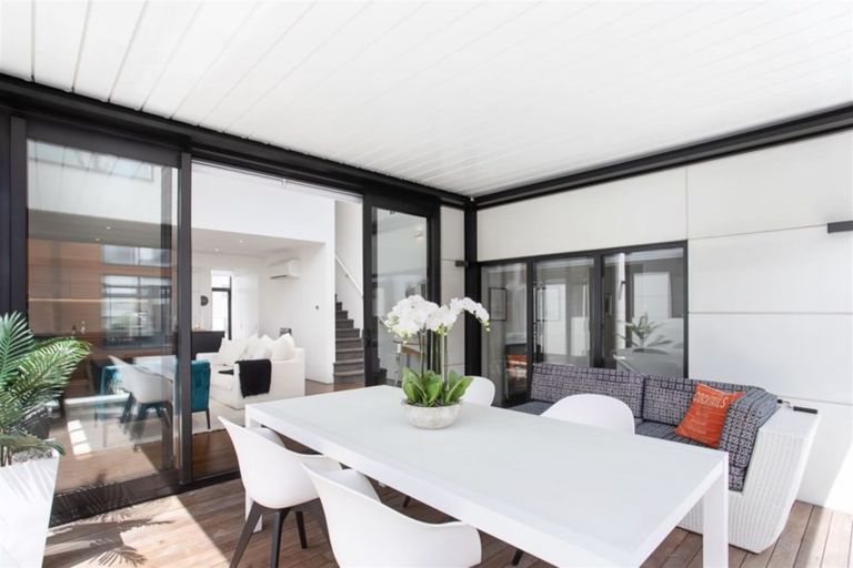 Photo of property in 26a Peterborough Street, Christchurch Central, Christchurch, 8013