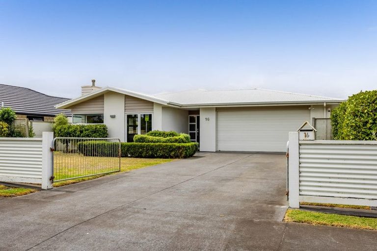 Photo of property in 16 Egmont Street, Patea, 4520