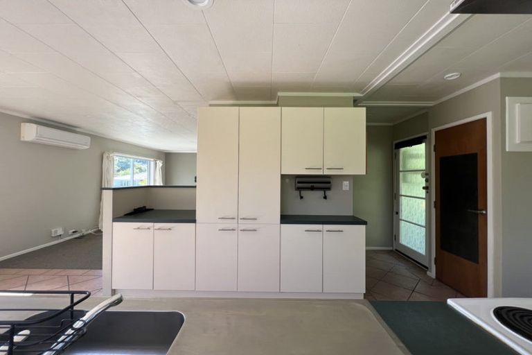 Photo of property in 24 Meadowood Drive, Unsworth Heights, Auckland, 0632