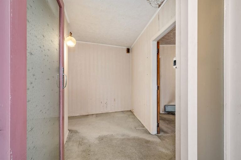 Photo of property in 27 Lees Grove, Wainuiomata, Lower Hutt, 5014