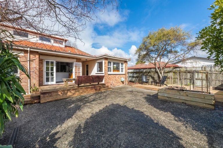 Photo of property in 39 Titirangi Road, New Lynn, Auckland, 0600