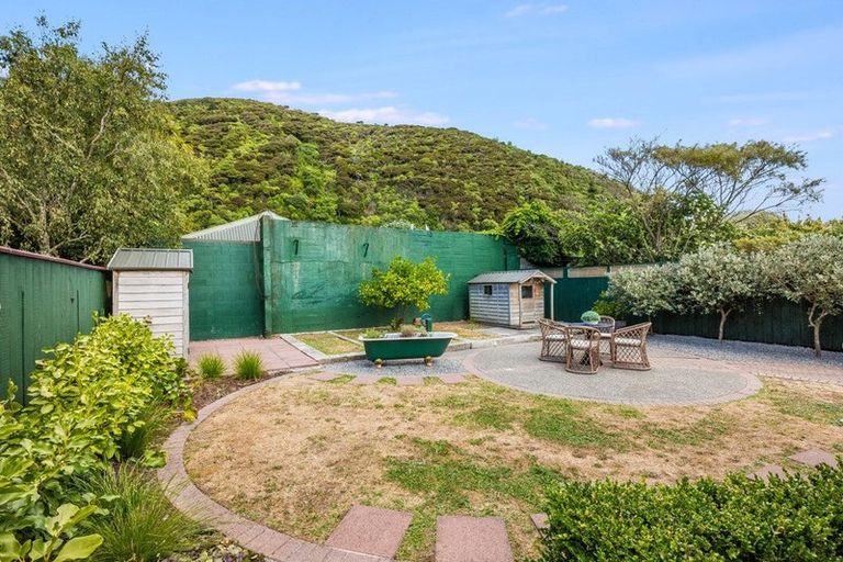 Photo of property in 49 Oroua Street, Eastbourne, Lower Hutt, 5013