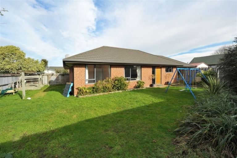 Photo of property in 40a Lambeth Crescent, Redwood, Christchurch, 8051