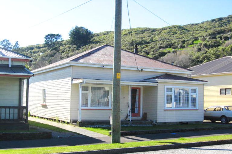 Photo of property in 35 Murray Street, Greymouth, 7805