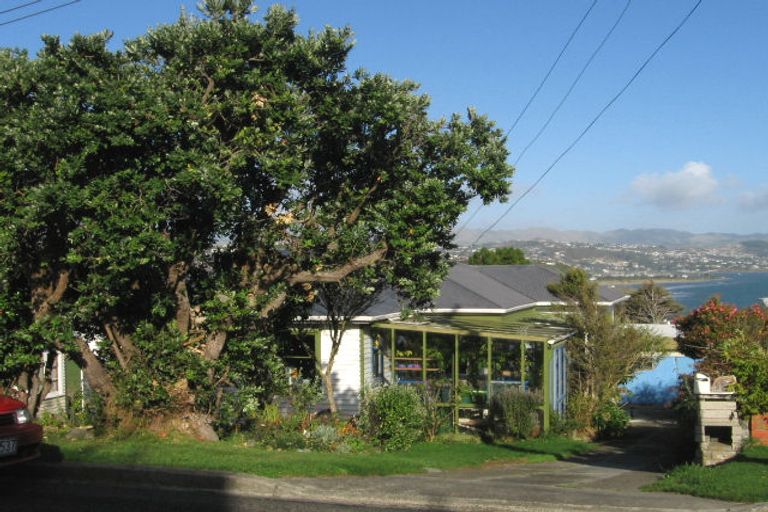 Photo of property in 12 Corlett Road, Plimmerton, Porirua, 5026