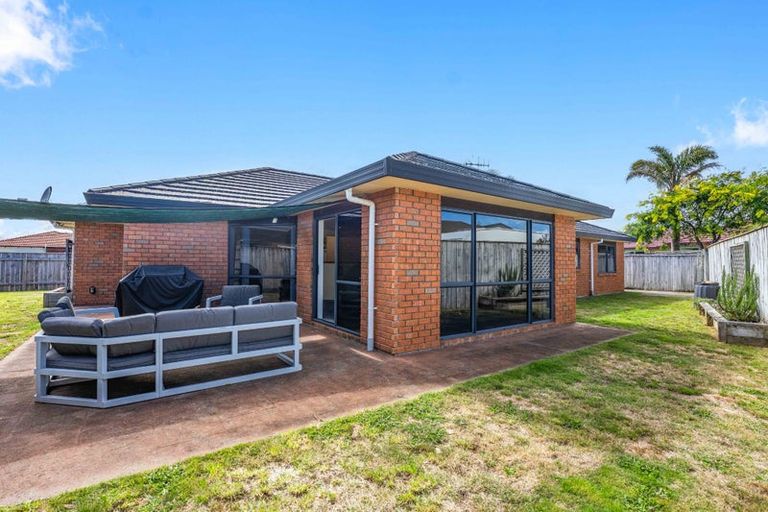 Photo of property in 96 Guildford Drive, Paraparaumu Beach, Paraparaumu, 5032