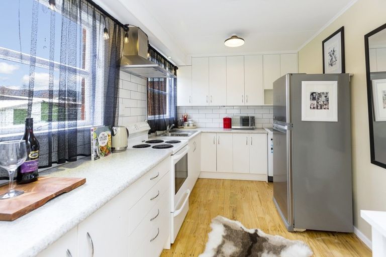 Photo of property in Verona Flats, 4/48 Merton Street, Trentham, Upper Hutt, 5018