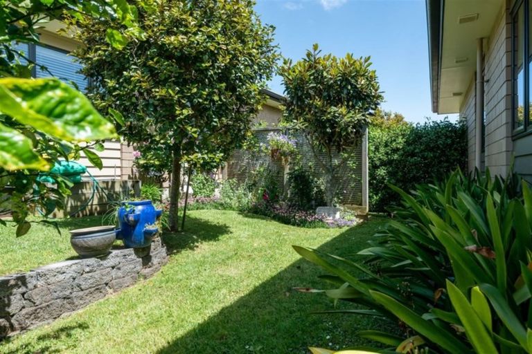 Photo of property in 5 Royalle Mews, Botany Downs, Auckland, 2010