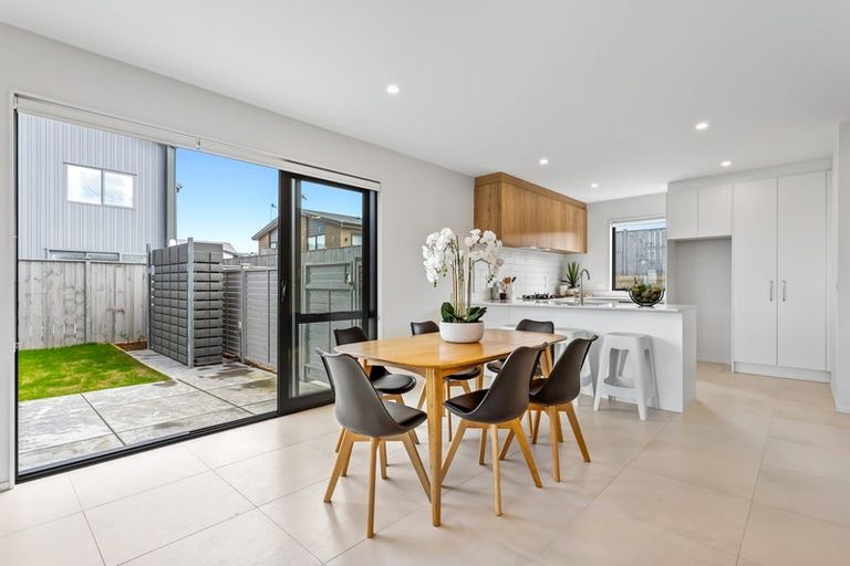 Photo of property in 5 Seafoam Road, Rosehill, Papakura, 2113