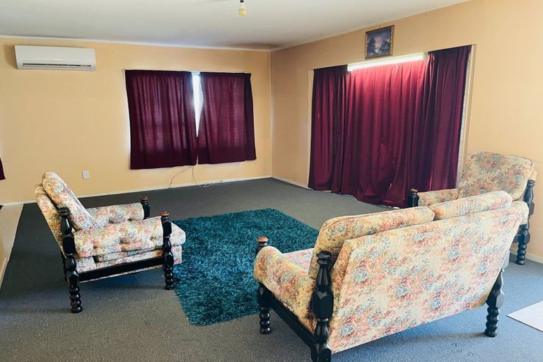 Photo of property in 422 Roscommon Road, Clendon Park, Auckland, 2103