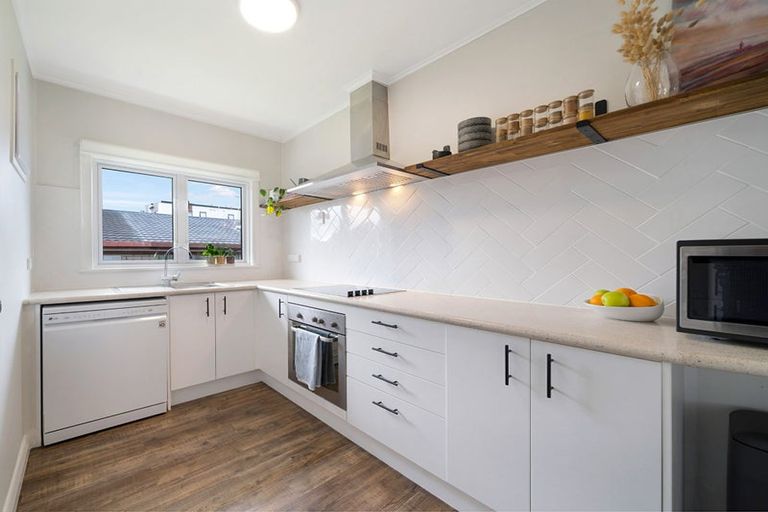 Photo of property in 54c Te Atatu Road, Te Atatu South, Auckland, 0610