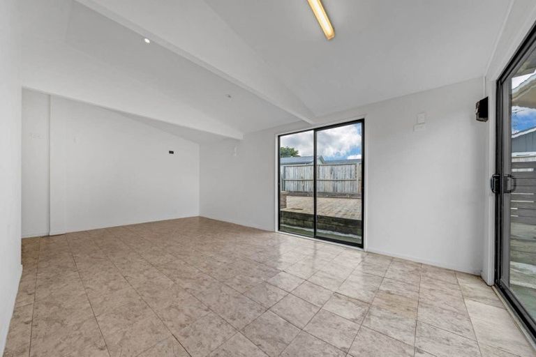 Photo of property in 54 Edgewater Drive, Pakuranga, Auckland, 2010