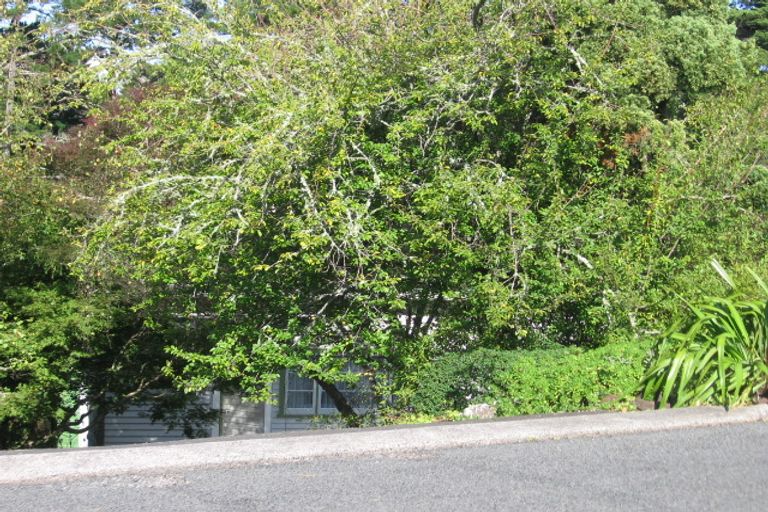 Photo of property in 15 Fairmount Road, Titirangi, Auckland, 0604