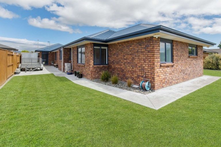 Photo of property in 5 Meridian Grove, Kelvin Grove, Palmerston North, 4414