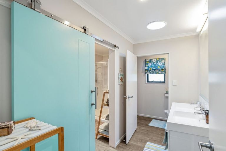 Photo of property in 46 Kent Avenue, Waitarere Beach, Levin, 5510