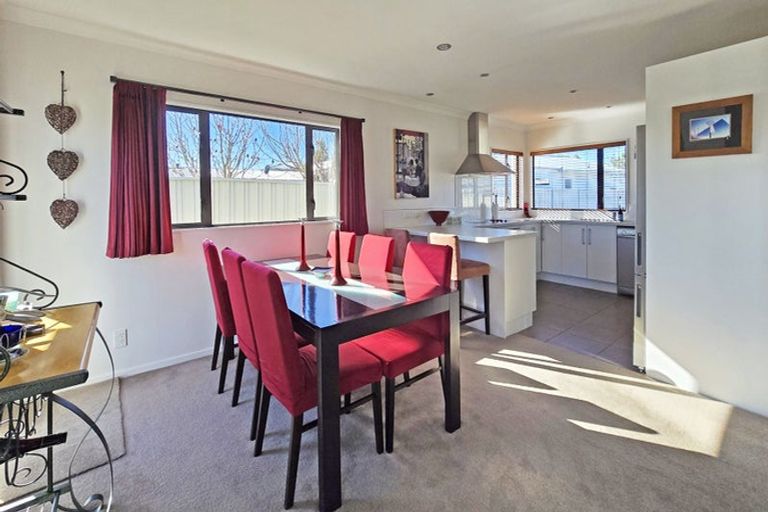 Photo of property in 16a Windsor Terrace, Taradale, Napier, 4112