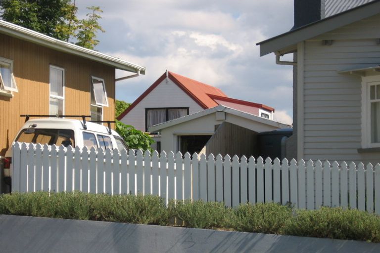 Photo of property in 10 Nikau Street, New Lynn, Auckland, 0600