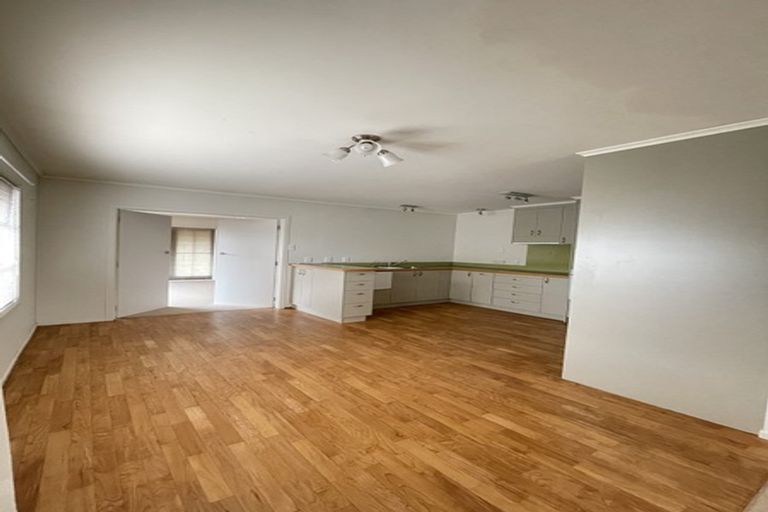 Photo of property in 13 Edwards Avenue, Henderson, Auckland, 0610