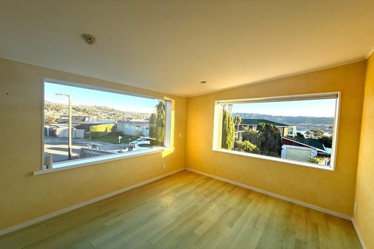 Photo of property in 6 Ayr Place, Papakowhai, Porirua, 5024