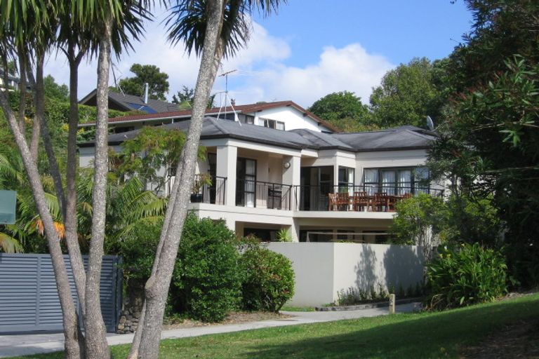 Photo of property in 2/9 The Esplanade, Castor Bay, Auckland, 0620