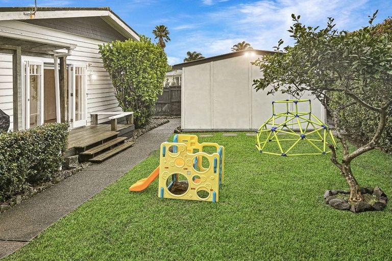 Photo of property in 1a Brennan Avenue, Te Atatu Peninsula, Auckland, 0610