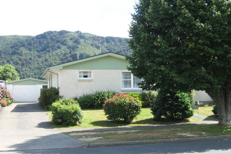 Photo of property in 87 California Drive, Totara Park, Upper Hutt, 5018
