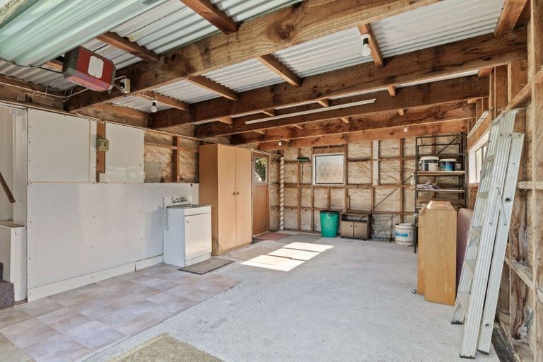 Photo of property in 110 Pioneer Road, Moturoa, New Plymouth, 4310