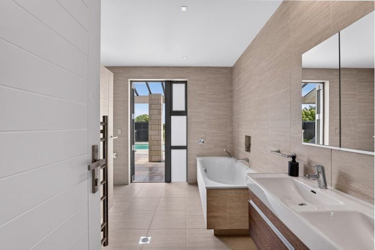 Photo of property in 185 Eskridge Drive, Eskdale, Napier, 4182