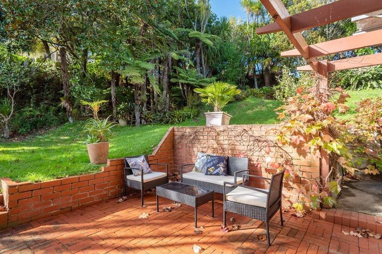 Photo of property in 5 Island Bay Road, Beach Haven, Auckland, 0626