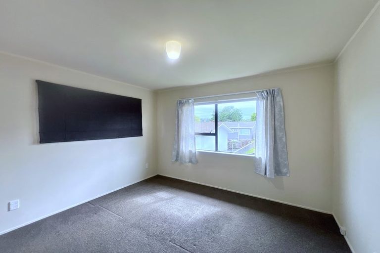 Photo of property in 2/123 Lynn Road, Bayview, Auckland, 0629