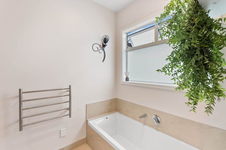 Photo of property in 32 Ketemaringi Way, Manakau, Levin, 5573