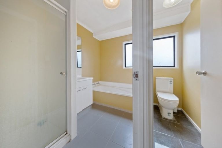 Photo of property in 71 Etherton Drive, Weymouth, Auckland, 2103