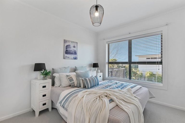 Photo of property in 1/53 Girrahween Drive, Totara Vale, Auckland, 0629