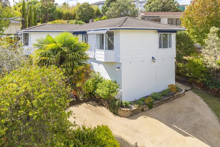 Photo of property in 17 Louise Place, Browns Bay, Auckland, 0630