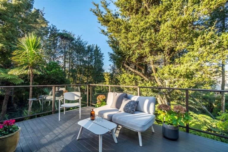 Photo of property in 27 Le Roy Terrace, Birkenhead, Auckland, 0626