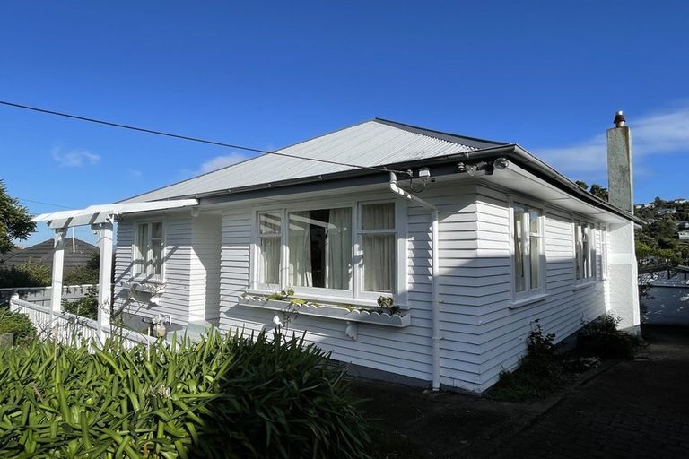 Photo of property in 9 Robert Street, Newlands, Wellington, 6037
