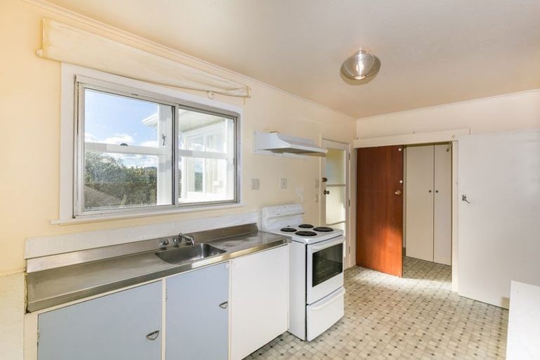 Photo of property in 56 Stewart Drive, Newlands, Wellington, 6037