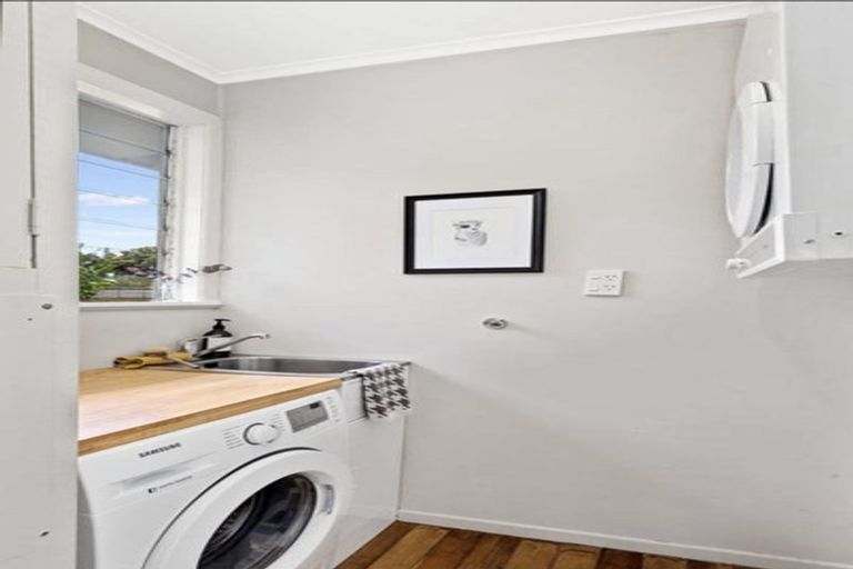 Photo of property in 1/67 Matipo Road, Te Atatu Peninsula, Auckland, 0610