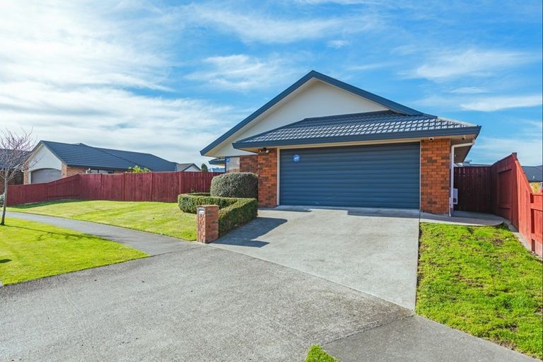 Photo of property in 8 Sorrento Place, Kelvin Grove, Palmerston North, 4414