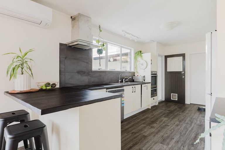 Photo of property in 4 Sutherland Crescent, Westbrook, Palmerston North, 4412