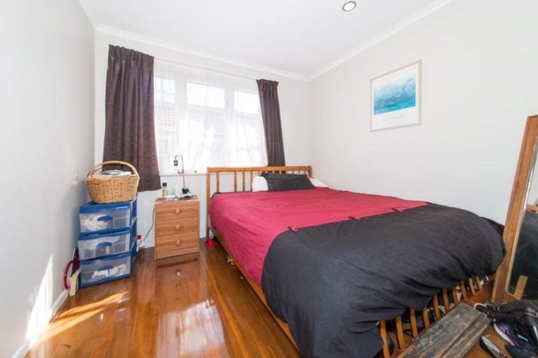 Photo of property in 719 Te Atatu Road, Te Atatu Peninsula, Auckland, 0610