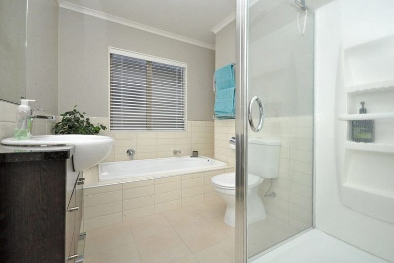 Photo of property in 107 Baverstock Road, Flat Bush, Auckland, 2016