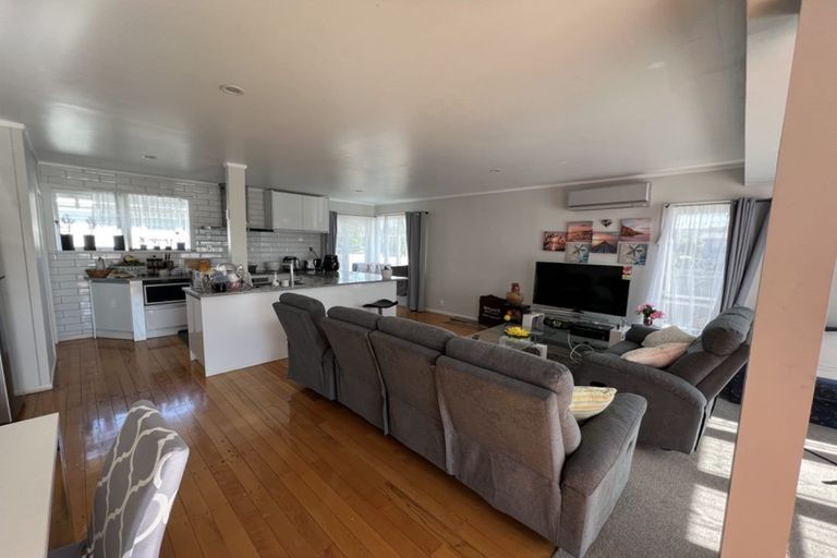 Photo of property in 15 Addington Avenue, Manurewa, Auckland, 2102